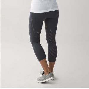 Lululemon Light Speed Crop - Coal